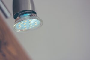 Przewodnik po oświetleniu LED: Wybór, zalety i zastosowanie